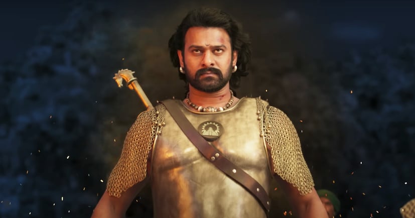 बाहुबली: द एपिक : 'बाहुबली: द एपिक' या चित्रपटाची चाहत्यांमध्ये चांगलीच चर्चा आहे. दाक्षिणात्य सुपरस्टार प्रभास आणि दिग्दर्शक एस.एस. राजामौली यांचा री-रिलीज होणाऱ्या या चित्रपटाची चाहत्यांमध्ये चांगलीच उत्सुकता आहे. अॅडव्हान्स बुकिंगमध्येच हा चित्रपट चांगलीच कमाई करत आहे.  बाहुबली: द एपिक : 'बाहुबली: द एपिक' या चित्रपटाची चाहत्यांमध्ये चांगलीच चर्चा आहे. दाक्षिणात्य सुपरस्टार प्रभास आणि दिग्दर्शक एस.एस. राजामौली यांचा री-रिलीज होणाऱ्या या चित्रपटाची चाहत्यांमध्ये चांगलीच उत्सुकता आहे. अॅडव्हान्स बुकिंगमध्येच हा चित्रपट चांगलीच कमाई करत आहे.