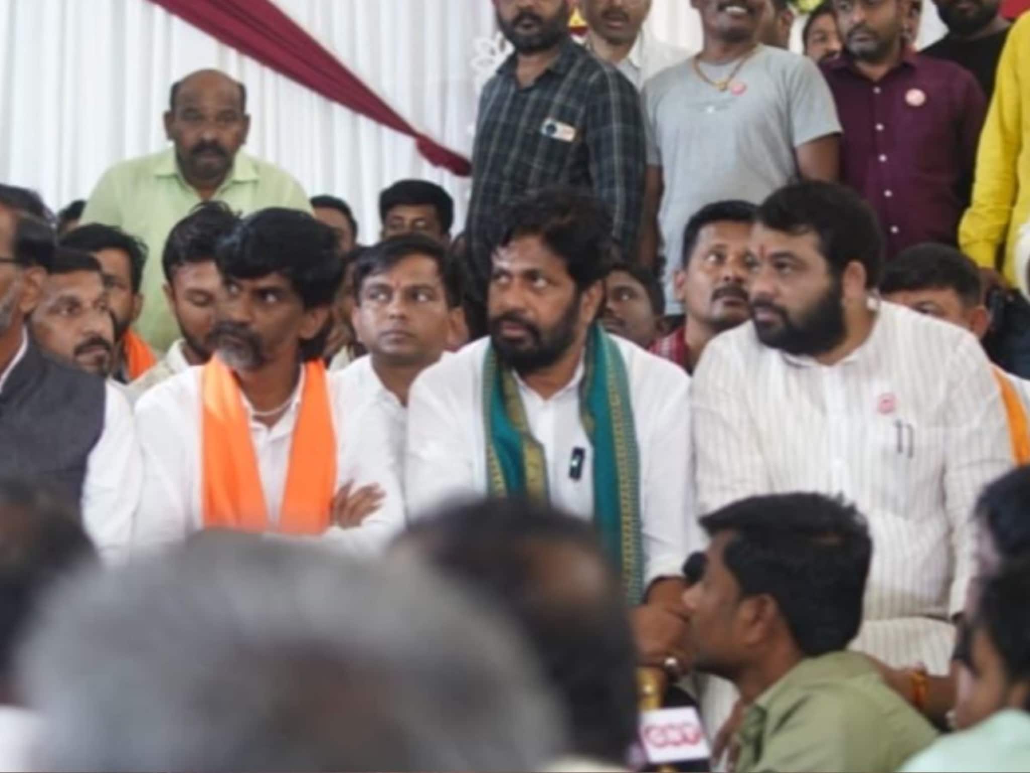 कर्जमाफीसाठी एल्गार, सरकारच्या भेटीसाठी बच्चू कडू मुंबईत, ‘रेल रोको आंदोलन’ रद्द करण्याचा निर्णय