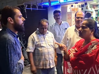 बदलापुरात मनसेचा वाईन शॉप बाहेर मोठा राडा, मालकाला आणलं गुडघ्यावर