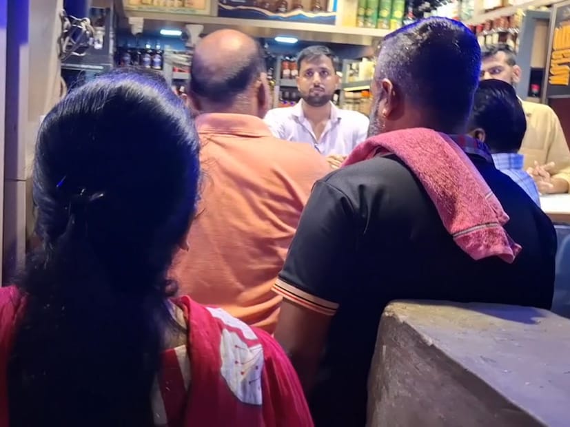  त्यामुळे वाईन शॉपच्या आजूबाजूच्या परिसरामध्ये मोठ्या प्रमाणावर दारूच्या बाटल्यांचा खच पडलेला दिसायचा. वाईन शॉप मालकासोबत मनसैनिक संवाद साधत असताना तो हिंदी भाषेमध्ये संवाद साधत होता. त्यामुळे जर तू महाराष्ट्रामध्ये व्यवसाय करतोय, तर तुला मराठी भाषा यायलाच हवी अशी धमकी दिली आहे. वाईन शॉप मालकाने मनसैनिकांची हात जोडून माफी मागितली.