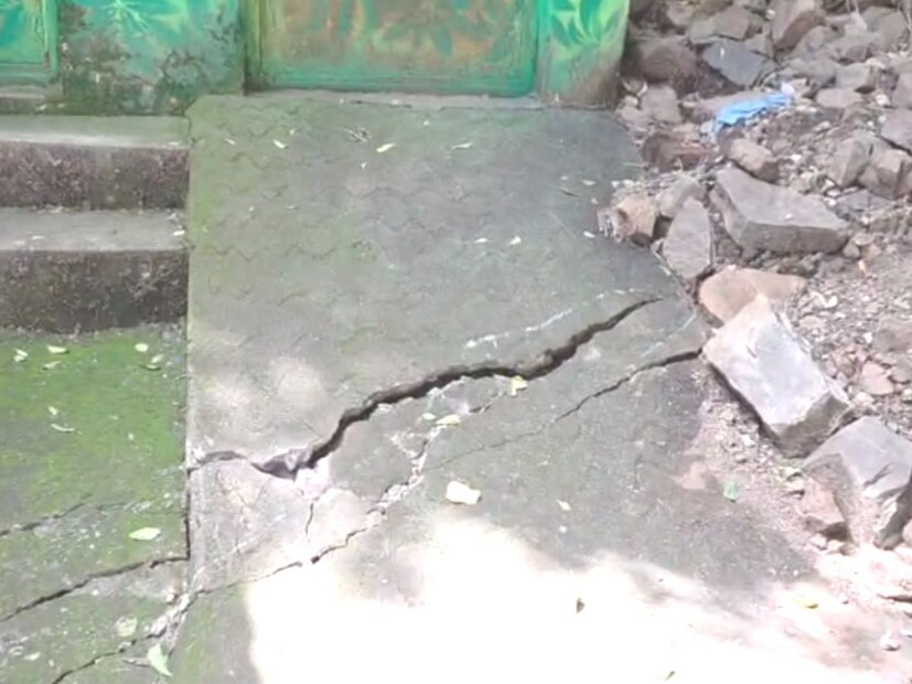 मात्र तरीही काही ग्रामस्थांचा वावर गावात सुरू असून कधीही दुर्घटना घडण्याचा धोका कायम आहे.