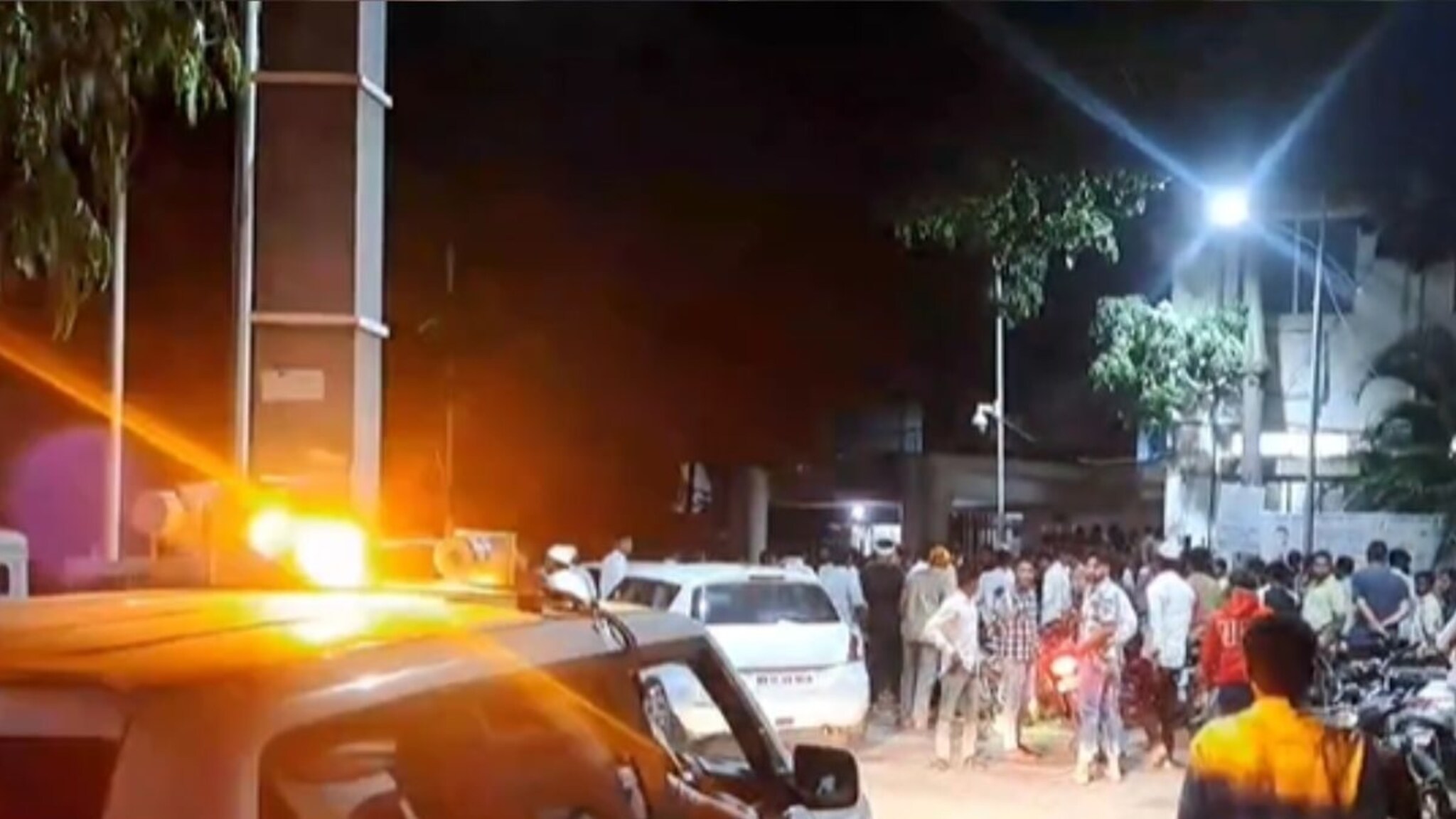 Beed News : चायनिज गाड्यावर राडा, धारदार शस्त्राने तरूणावर हल्ला, बीड हादरलं