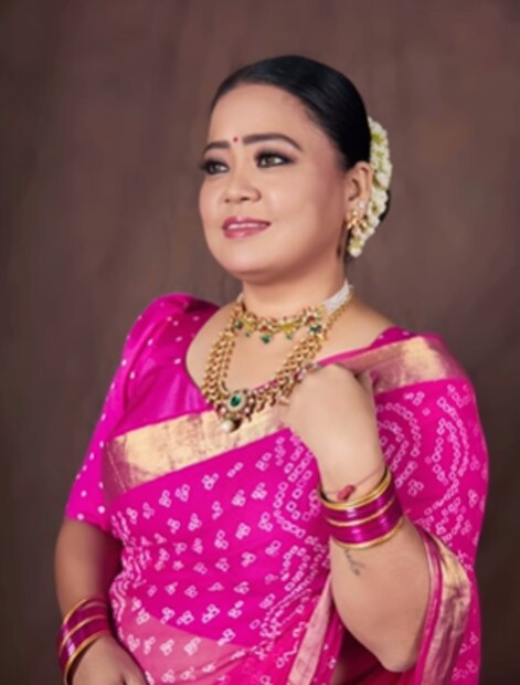  भारती सिंह सध्या सोशल मीडियावर चांगलीच सक्रीय आहे. तिचं स्वत:चं युट्यूब चॅनलदेखील आहे. या चॅनलच्या माध्यमातून आपल्या आयुष्यासंबंधित व्हिडीओ ती चाहत्यांसोबत शेअर करत असते.