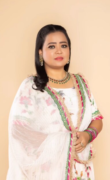  भारती सिंह आज 30 कोटी रुपयांच्या संपत्तीची मालकीण आहे. देशातील सर्वात श्रीमंत विनोदवीरांत भारतीचा समावेश आहे. मुंबईत सहा कोटी रुपयांच्या आलिशान घरात ती राहते. तसेच तिच्याकडे अनेक महागड्या गाड्यांचा ताफा आहे.