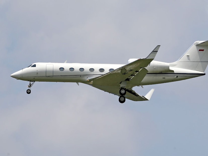 सगळ्यात मोठी जेट्स – Gulfstream G650 किंवा Bombardier Global 7500 – ही ताशी 600-900 गॅलन (2,270-3,400 लिटर) फ्युएल जाळतात. म्हणजे एका तासाच्या उड्डाणाचा खर्च लाखोंमध्ये जातो.