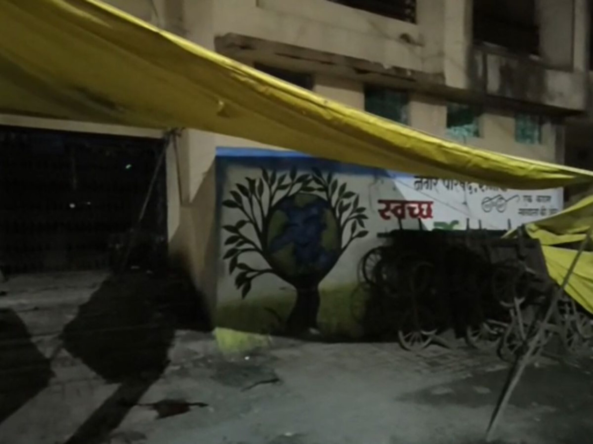 कसायाच्या सुऱ्याने केला मित्राचा खून, शेगावचं मटण मार्केटमध्ये भीषण हत्याकांड; आरोपी फरार