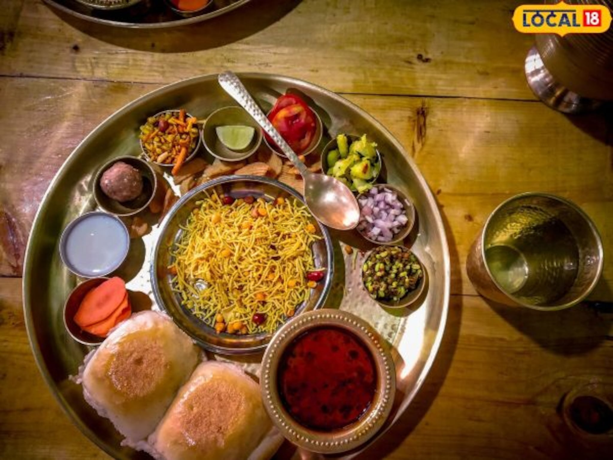 काळ्या रश्यातली मिसळ खाल्लीये कधी? झणझणीत, तर्रीदार