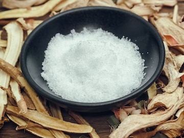 कापूर कशापासून बनतो? या सुगंधी पदार्थामागचं विज्ञान क्वचित कोणाला माहित असेल कापूर कशापासून बनतो? या सुगंधी पदार्थामागचं विज्ञान क्वचित कोणाला माहित असेल