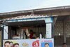 चहा नव्हे नोटांचा वर्षाव, पोलीसांनी छापा टाकताच... बातमीने परिसरात खळबळ