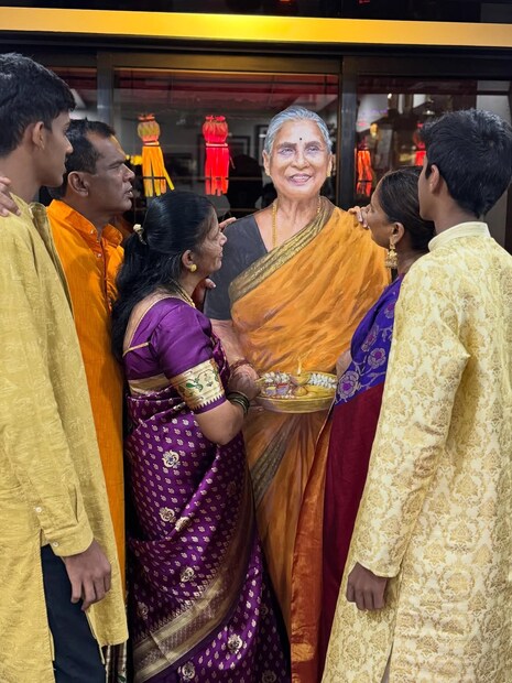 छायाने यंदाने आई, भाऊ, वहिनी आणि भाच्यांबरोबर आनंदानं दिवाळी साजरी केली. 