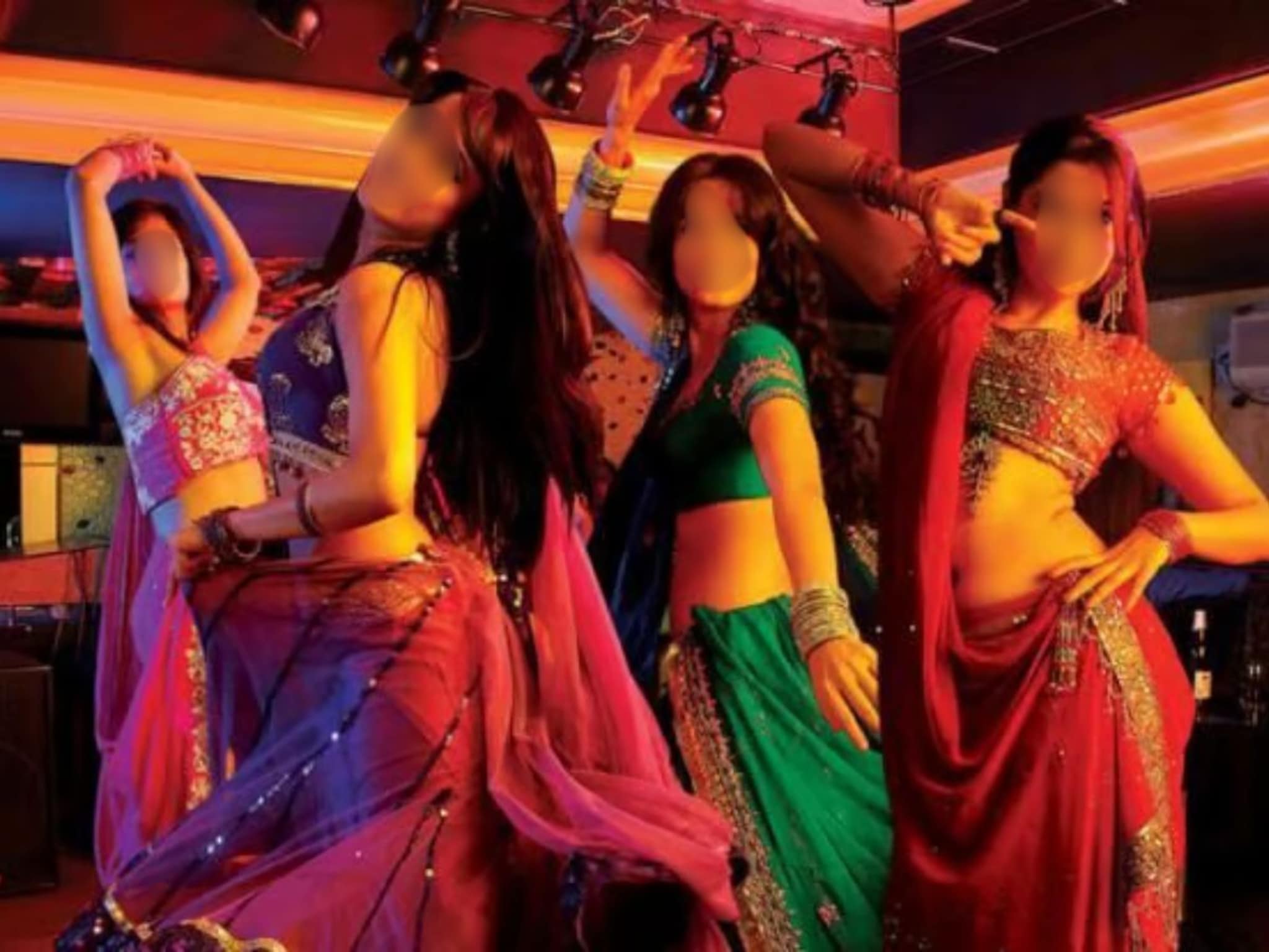 कोल्हापुरात एकाच वेळी 6 डान्सर तरुणींनी कापल्या हाताच्या नसा, राज्याला हादरवणारी घटना!