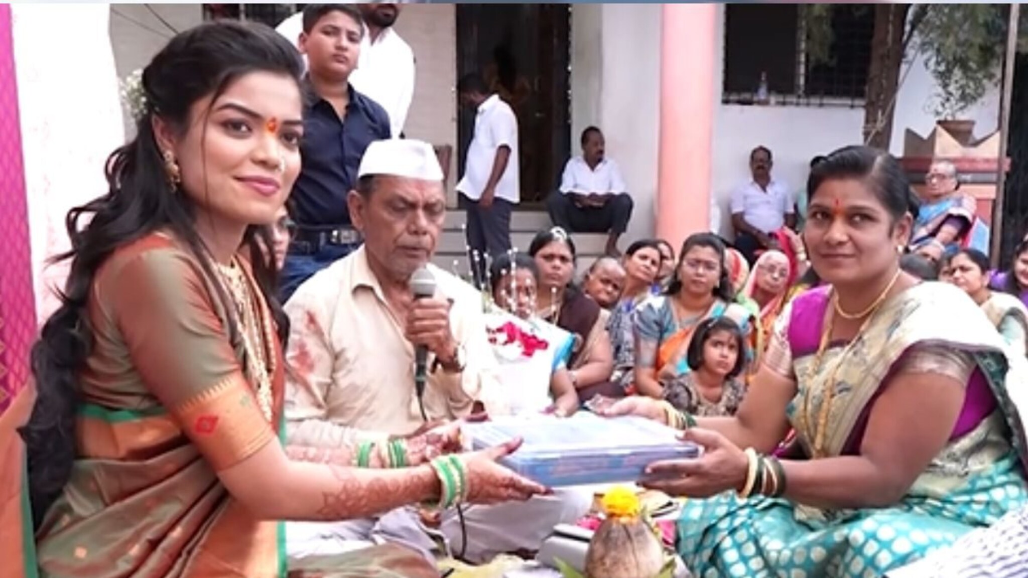 मुलगा लंडनचा आणि मुलगी वैजापूरची, VIDEO कॉलवर पार पडला साखरपुडा, संभाजीनगरमध्ये एकच चर्चा