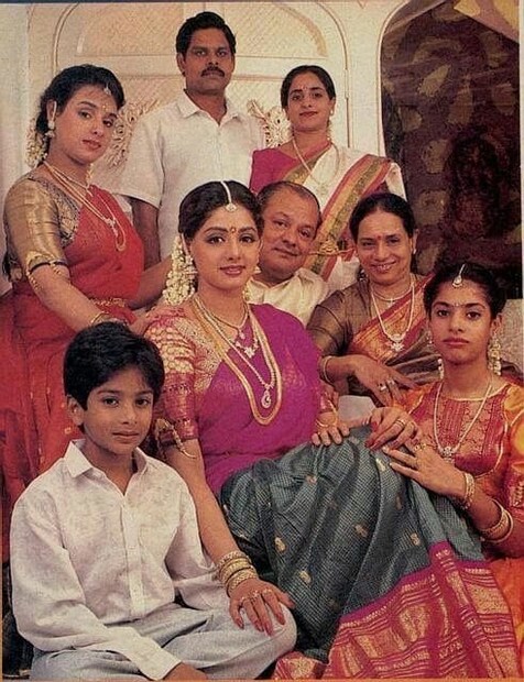  कायदेशीर लढाईनंतर श्रीलता केस जिंकली आणि तिला 2 कोटी रुपये मिळाले. यानंतर श्रीदेवी आणि श्रीलता कधीच एकत्र आल्या नाहीत. त्यांच्यातील वाद वाढतच गेला.