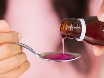 एका कफ सिरपच्या बाटलीवर औषध कंपनी किती कमवते, मेडिकलवाल्यांना किती पैसे मिळतात? एका कफ सिरपच्या बाटलीवर औषध कंपनी किती कमवते, मेडिकलवाल्यांना किती पैसे मिळतात?