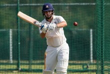 बॉल लागल्याने जागेवरच कोसळला, ऑस्ट्रेलियन क्रिकेटर 'लाईफ सपोर्ट'वर, मृत्यूशी झुंज सुरू!