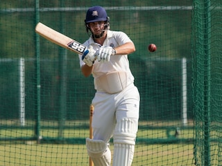 बॉल लागल्याने जागेवरच कोसळला, ऑस्ट्रेलियन क्रिकेटर 'लाईफ सपोर्ट'वर, मृत्यूशी झुंज सुरू! बॉल लागल्याने जागेवरच कोसळला, ऑस्ट्रेलियन क्रिकेटर 'लाईफ सपोर्ट'वर, मृत्यूशी झुंज सुरू!