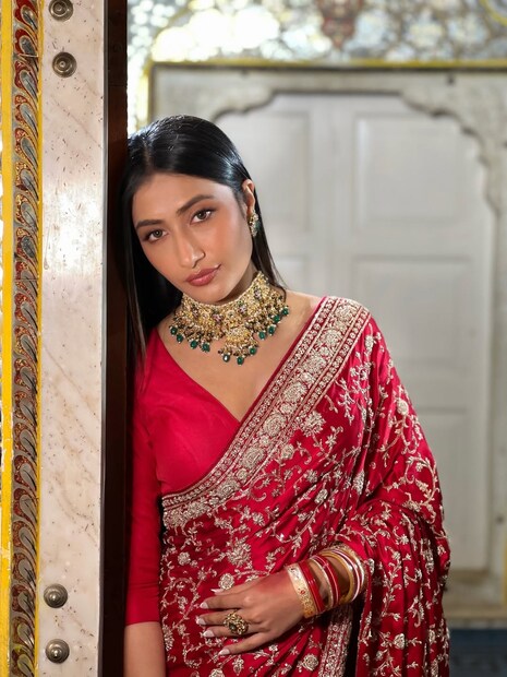 जुने दिवस आणि नात्यातील बदलांबद्दल बोलताना धनश्री अचानक भावूक झाली. तिच्या डोळ्यातून अश्रू ओघळू लागले. हे पाहताच अर्जुन बिजलानीने तिचे अश्रू पुसले आणि तिला धीर दिला.