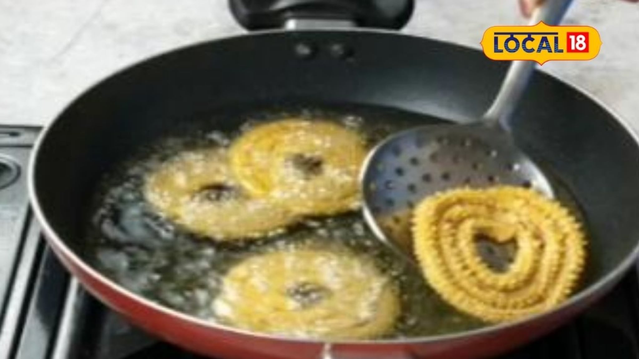 Diwali 2025 : दिवाळीला फराळ बनवताय? पदार्थ तेलात की तुपात तळलेले चांगले? महत्त्वाच्या टिप्सचा Video