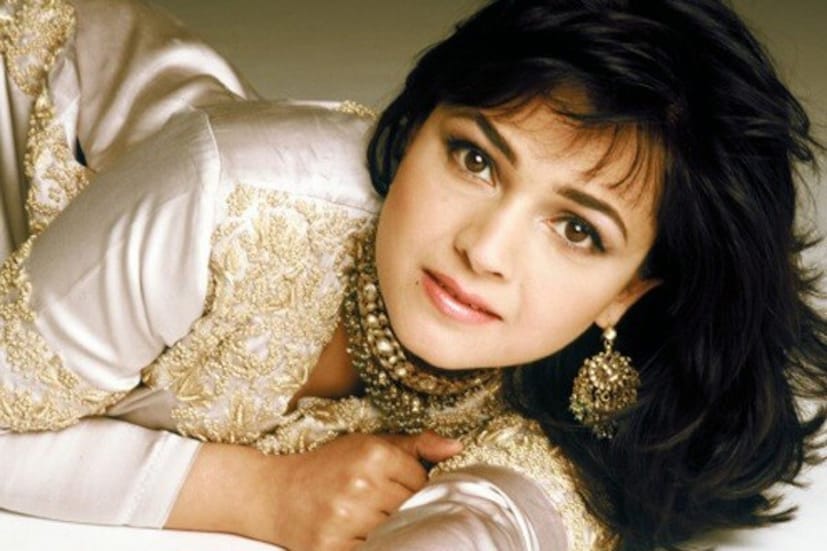  अलीशा चिनॉय यांनी 1985 मध्ये आलेल्या 'जादू' या म्युझिक अल्बमच्या माध्यमातून आपल्या गाण्याची सुरुवात केली.