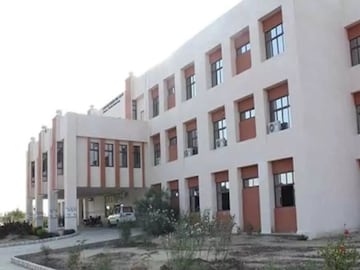 एकलव्य मॉडेल स्कूलमध्ये 7267 पद भरतीसाठी अर्जाची तारीख वाढवली, शेवटची तारीख आली जवळ; असं करा अर्ज एकलव्य मॉडेल स्कूलमध्ये 7267 पद भरतीसाठी अर्जाची तारीख वाढवली, शेवटची तारीख आली जवळ; असं करा अर्ज