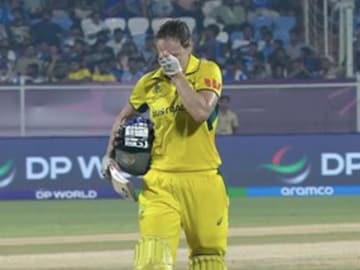 ellyse perry retired out 