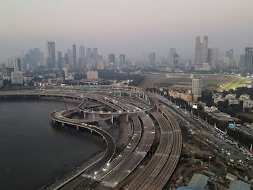 विकेण्डला जुहू चौपाटीला जायचा प्लॅन होणार चौपट, मरिन्सलाही नका जाऊ, BMC चा अलर्ट विकेण्डला जुहू चौपाटीला जायचा प्लॅन होणार चौपट, मरिन्सलाही नका जाऊ, BMC चा अलर्ट