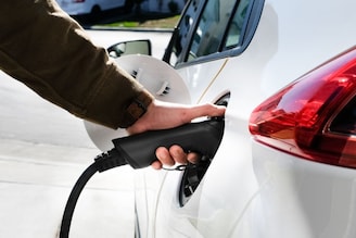 EV Car: ईलेक्ट्रिक कार होणार CNG गाड्यांपेक्षा स्वस्त, केंद्र सरकारने दिले संकेत