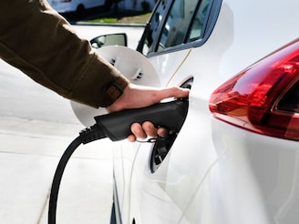 EV Car: ईलेक्ट्रिक कार होणार CNG गाड्यांपेक्षा स्वस्त, केंद्र सरकारने दिले संकेत