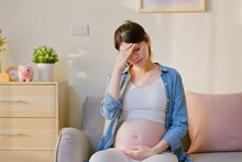 प्रेग्नन्सीदरम्यान महिलांना गॅस आणि ब्लोटिंगचा त्रास का उद्भवतो, कारण काय?