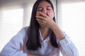 दुपारी जेवल्यावर लगेच झोप का येते? हे ऐकाल तर विश्वास बसणार नाही
