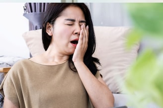 रात्रभर झोपलं तरी सकाळी पुन्हा झोप येतेय? तुमच्यासोबत ही असंच होतं, मग सावधान!