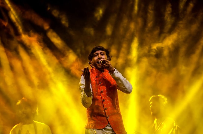 "अशा गोष्टी आपल्यासोबत घडाव्या असं स्वप्न असतं. जेव्हा त्या घडतात तेव्हा त्याचं कौतुक कमी होतं आणि ज्याने आपल्यासाठी ते घडवून आणलंय त्याचं कौतुक जास्त होतं."