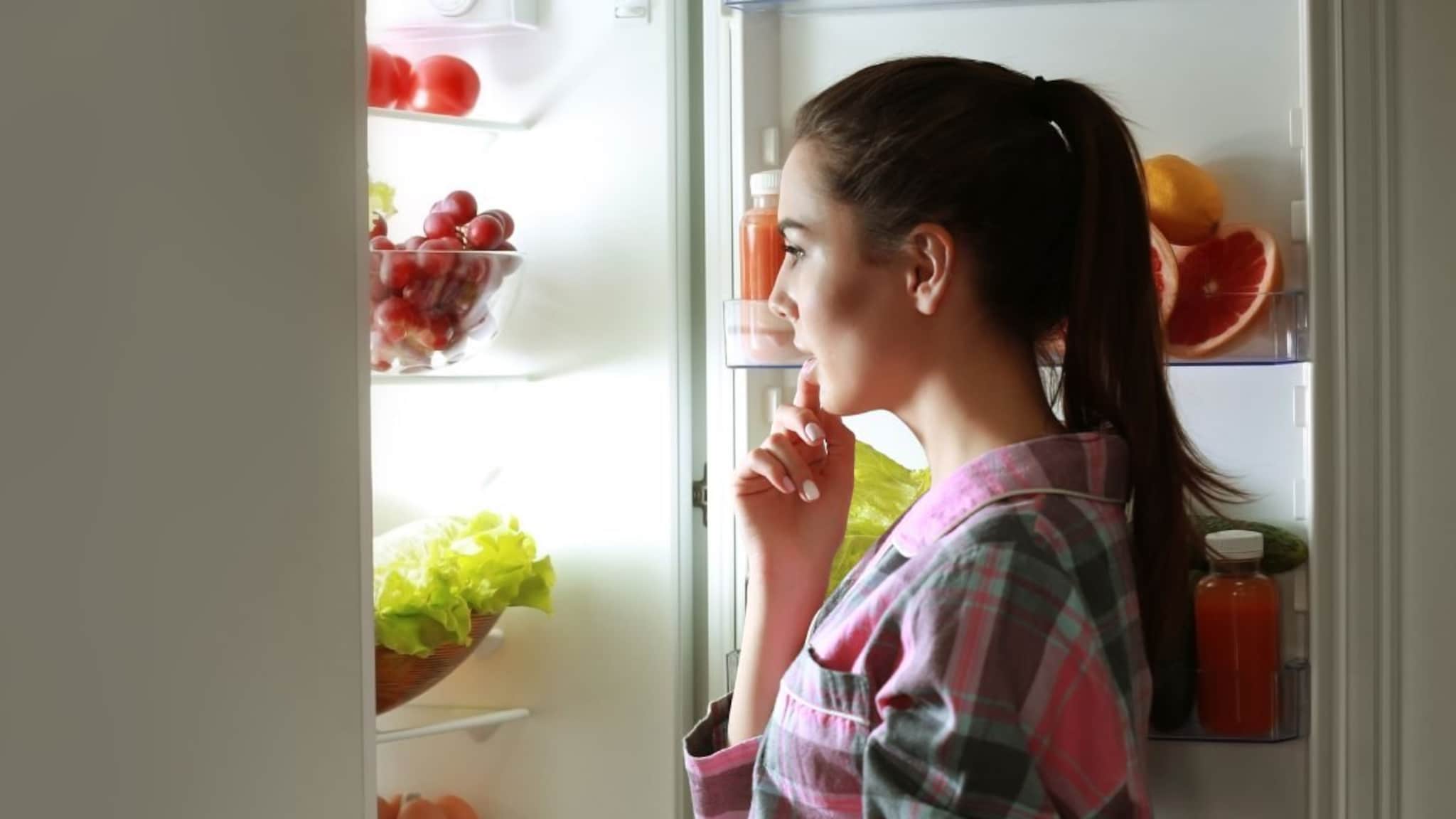 Fridge : फ्रीजमधून ठोकण्याचा किंवा क्लिकिंगचा आवाज आला तर सावधान! समजून जा तो तुम्हाला काहीतरी सिग्नल देतोय