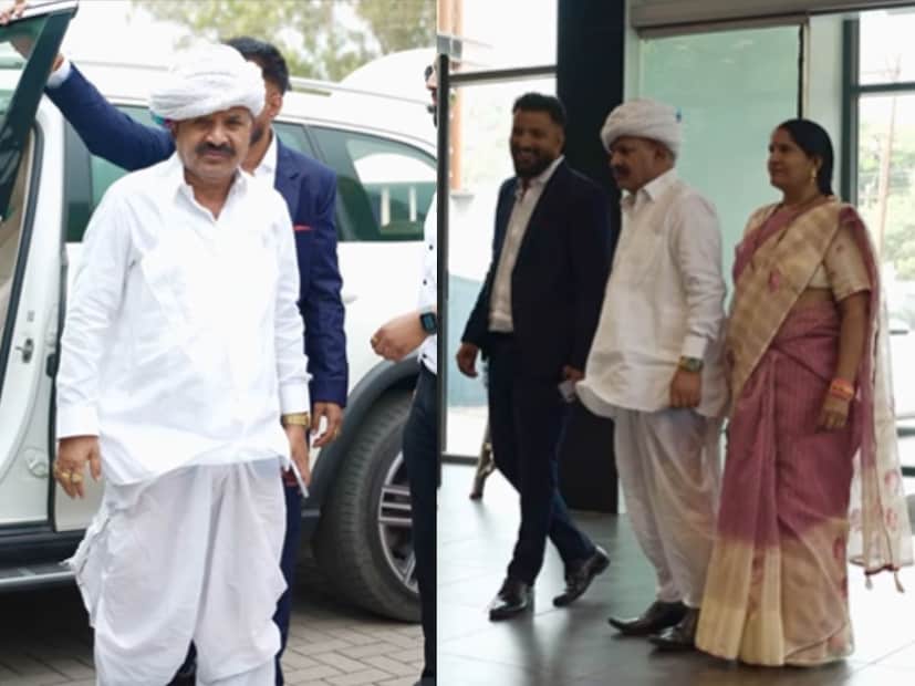 विशेष म्हणजे, या शेतकऱ्याने अगदी साधी आणि नेहमीची वेशभुषा करून शोरूम गाठलं.  ते त्याच्या पत्नीसह पांढऱ्या मर्सिडीज जीएलएसमध्ये पारंपारिक धोतर आणि कुर्ता परिधान करून शोरूममध्ये पोहोचले. 