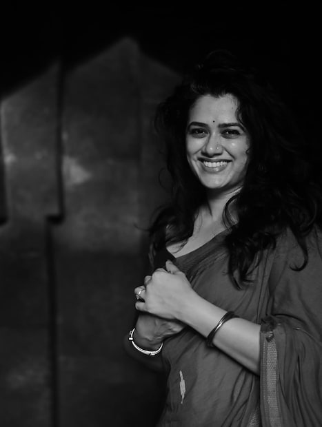 गिरिजाने नुसते अंघोळीचेच नाही, तर जेवणाचेही सिक्रेट उघड केले! सायलीशिवाय तिची आणखी एक मैत्रीण निशिगंधा हिच्या घरीही ती जायची. गिरिजा म्हणाली, 