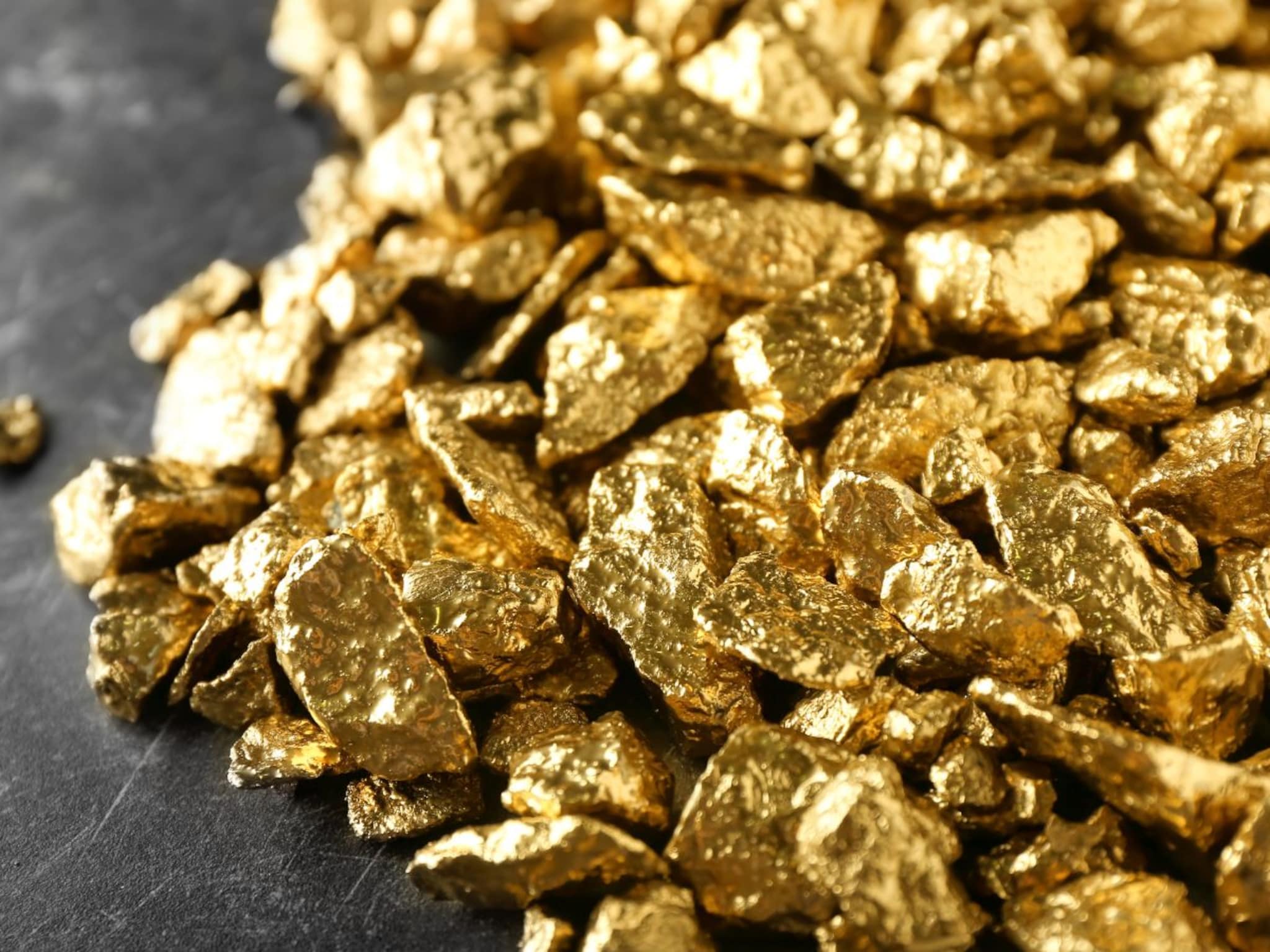 सोनं खरेदीचा विचार करताय? मग आधी अमेरिकेतून आलेली ही बातमी नक्की वाचा