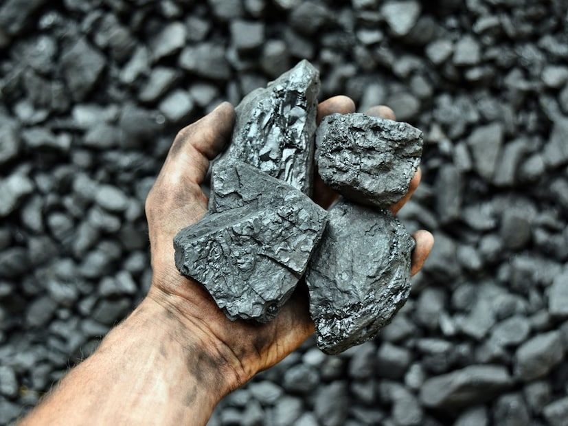 ‘काळं सोनं’ म्हणजेच कोळसा (Coal). कारण आपल्या जीवनातील अनेक गोष्टी कोळश्याशिवाय पूर्णच होऊ शकत नाहीत.