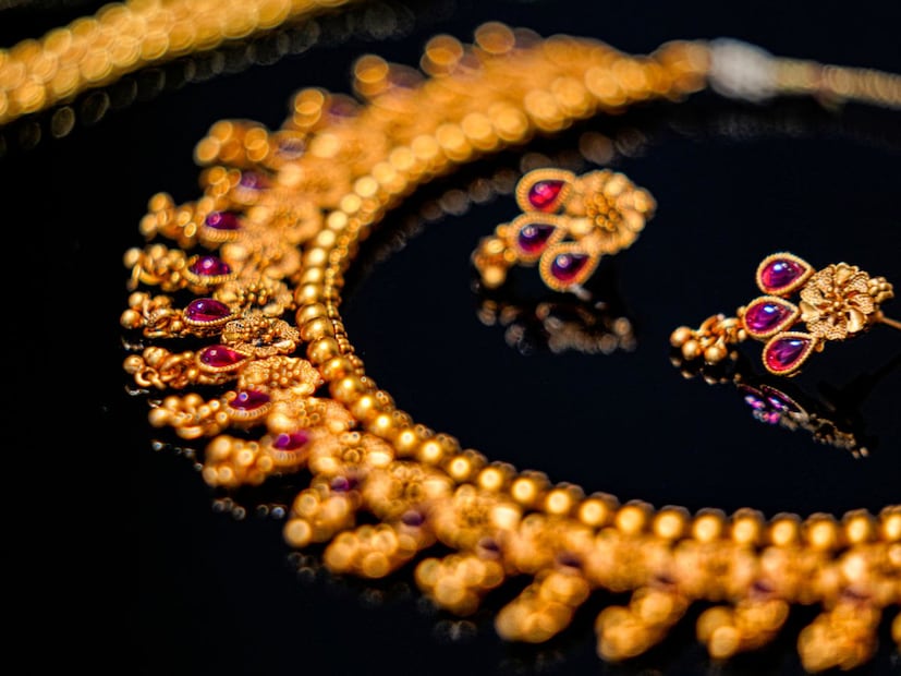 अमेरिकेच्या मध्यवर्ती बँक फेडरल रिझर्व्हचे गव्हर्नर स्टीफन मिरान यांनी नुकताच एक महत्त्वपूर्ण संकेत दिला. वाढती बेरोजगारी आणि मंदावलेल्या महागाईवर नियंत्रण मिळवण्यासाठी त्यांनी व्याजदरांमध्ये ०.५० टक्क्यांची मोठी कपात करण्याचे संकेत दिले. 