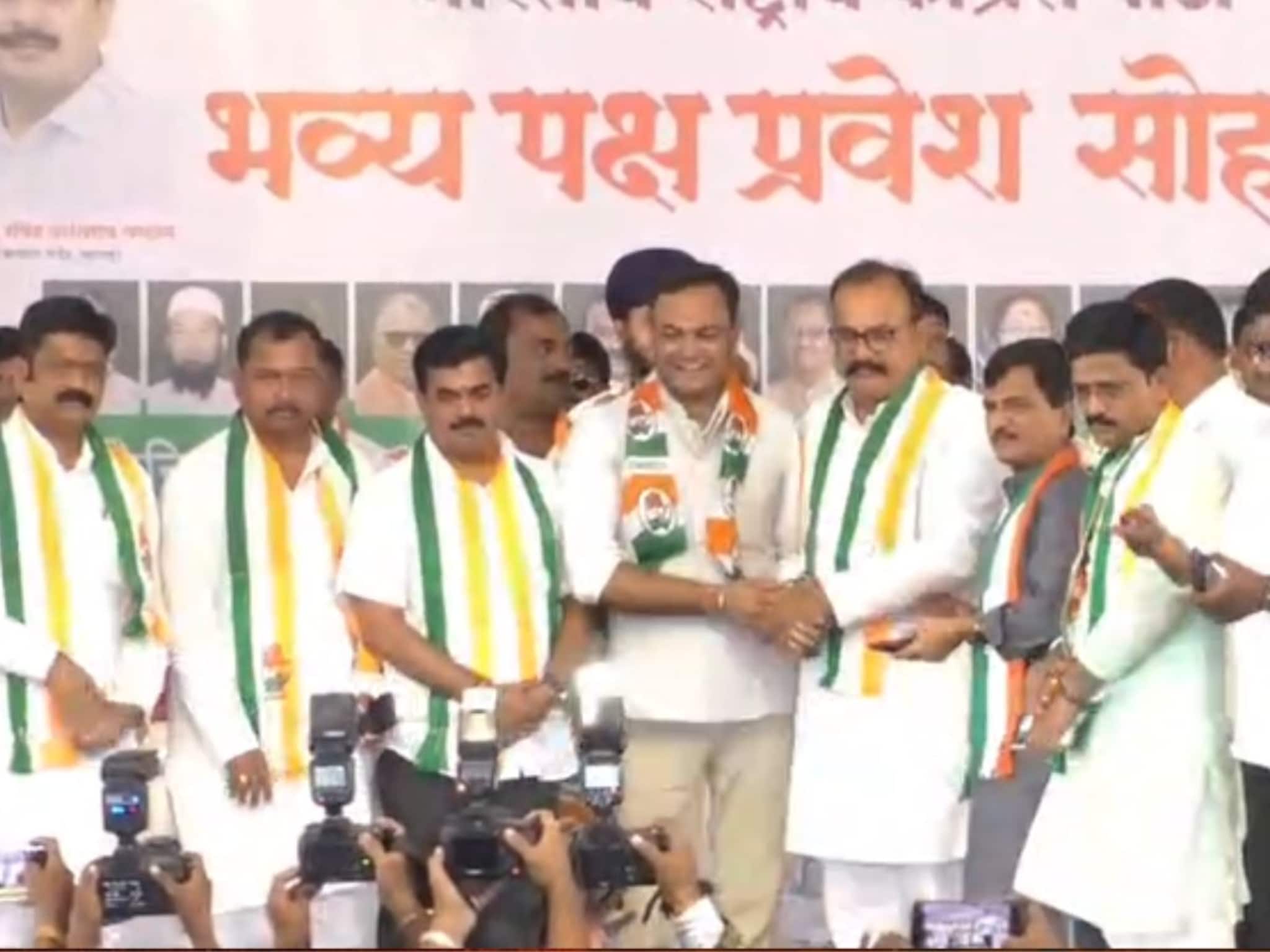 30 माजी नगरसेवक, 4 माजी नगराध्यक्ष, 2 माजी ZP सदस्यांचा काँग्रेसमध्ये प्रवेश