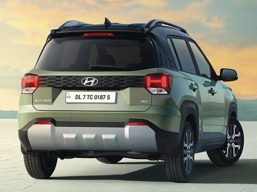 Hyundai कंपनी या एसयूव्हीवर 3 वर्षांची अनलिमिटेड किलोमीटर वॉरंटी देते. त्यासोबत सात वर्षांच्या एक्स्टेंडेड वॉरंटीचा पर्यायसुद्धा उपलब्ध आहे. ही मायक्रो एसयूव्ही सहा मोनोटोन आणि तीन ड्युएल टोन एक्स्टीरियर पेंटमध्ये उपलब्ध आहे. 