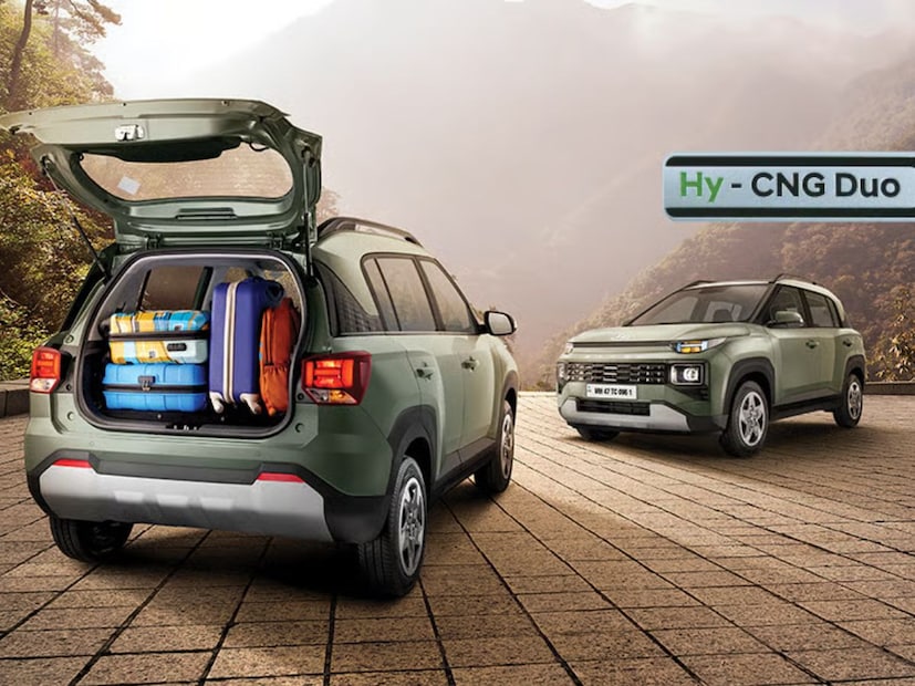 Hyundai Exter CNG : CNG पॉवरट्रेन पर्याय Hyundai Exter ला लॉन्च झाल्यापासून उपलब्ध आहे. सिंगल-पेन सनरूफसह त्याच्या SX CNG प्रकारातील Exeter ची किंमत 9.06 लाख रुपये, एक्स-शोरूम आहे.