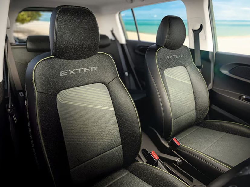 मायलेजच्या बाबतीत बोलायचं झालं तर Hyundai Exter  पेट्रोल व्हॅरिएंटमध्ये 19.4 किलोमीटर मायलेज देते. तर सीएनजी व्हेरियंटमध्ये ही एसयूव्ही 27.1 किलोमीटर मायलेज देते. जे की मारुती एर्टिगापेक्षा जास्त आहे.