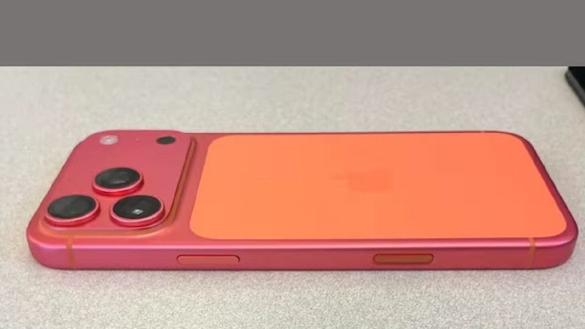 iPhone 17 Proचा Cosmic Orange रंग होतोय पिंक, पण कलर का बदलतोय?