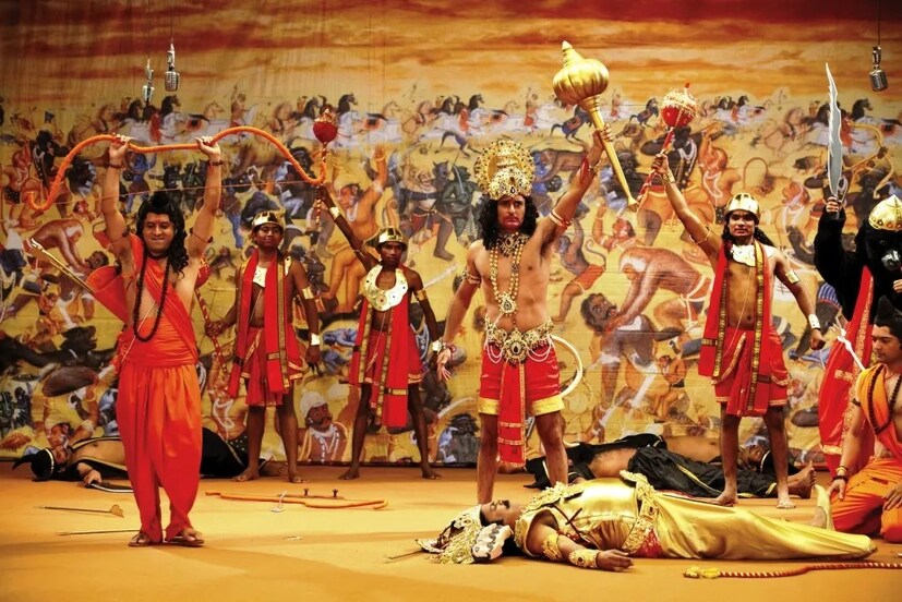 श्री राम भारतीय कला केंद्र: येथील रामलीला तिच्या नृत्य, संगीत आणि नाट्यकलांसाठी प्रसिद्ध आहे. व्यावसायिक कलाकारांनी सादर केलेले हे सादरीकरण प्रेक्षकांना रामायणाच्या कथेत बुडवून टाकते. कलाप्रेमींसाठी ही रामलीला एक उत्सव आहे.