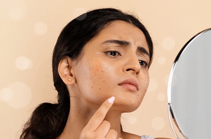 महिला नेहमीच्या त्यांच्या त्वचेबाबत खूप जागरूक असतात. त्यांना नेहमीच त्यांची त्यांची त्वचा उजळ आणि फ्लॉलेस हवी असते. पण मार्केटमध्ये उपलब्ध असलेले ब्युटी प्रॉडक्ट्समध्ये केमिकल असते ज्यामुळे कधीकधी त्वचेचे नुकसानही होऊ शकते.