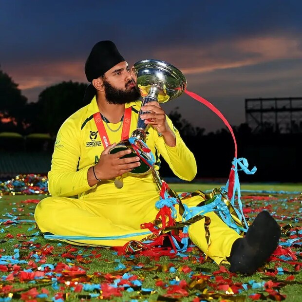 2024 मध्ये, ऑस्ट्रेलियन संघाने आयसीसी अंडर-19 विश्वचषक जिंकला. हरजस सिंग कांगारू संघाचा भाग होता. अंतिम सामन्यात ऑस्ट्रेलिया आणि टीम इंडिया आमनेसामने आले. हरजस (55) ने अर्धशतक झळकावले.
