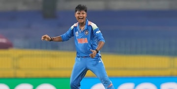 10 ओव्हर, 20 रन्स…, मध्य प्रदेशच्या गावातून येऊन उडवली पाकिस्तानची झोप! 10 ओव्हर, 20 रन्स…, मध्य प्रदेशच्या गावातून येऊन उडवली पाकिस्तानची झोप!