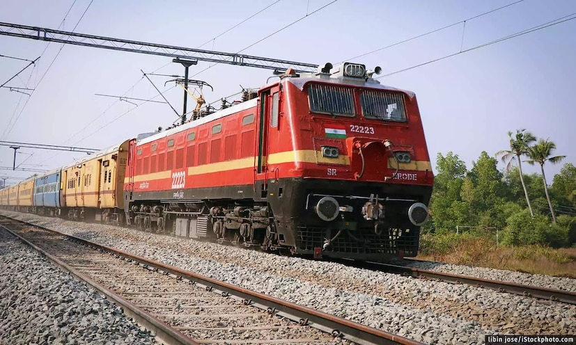 विशेषतः जोडप्यांना आणि हनिमूनसाठी, आता अशा काही गाड्या आहेत ज्या खाजगी जागा आणि उत्तम आराम देतात.