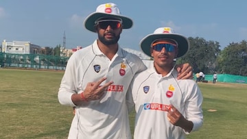 विराटसोबत डेब्यूच मोडलं स्वप्न, ठोकली डबल सेंचुरी, 23 वर्षांच्या खेळाडूचा धमाका! विराटसोबत डेब्यूच मोडलं स्वप्न, ठोकली डबल सेंचुरी, 23 वर्षांच्या खेळाडूचा धमाका!