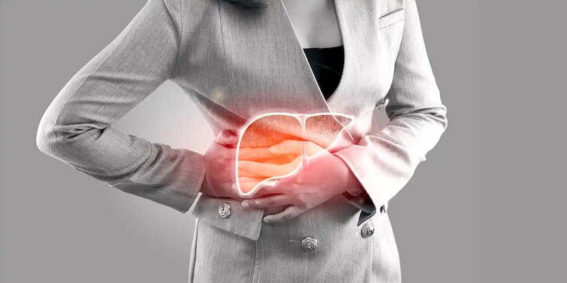 अलिकडच्या एका पोस्टमध्ये, त्यांनी तुमच्या यकृतासाठी सर्वात जास्त हानिकारक असलेल्या पदार्थांबद्दल स्पष्टपणे सांगितले. त्यांनी असे पदार्थ देखील सांगितले जे तुमच्या यकृताला तुमच्या विचारापेक्षा जास्त नुकसान करू शकतात, विशेषतः जर ते नियमितपणे खाल्ले तर.
